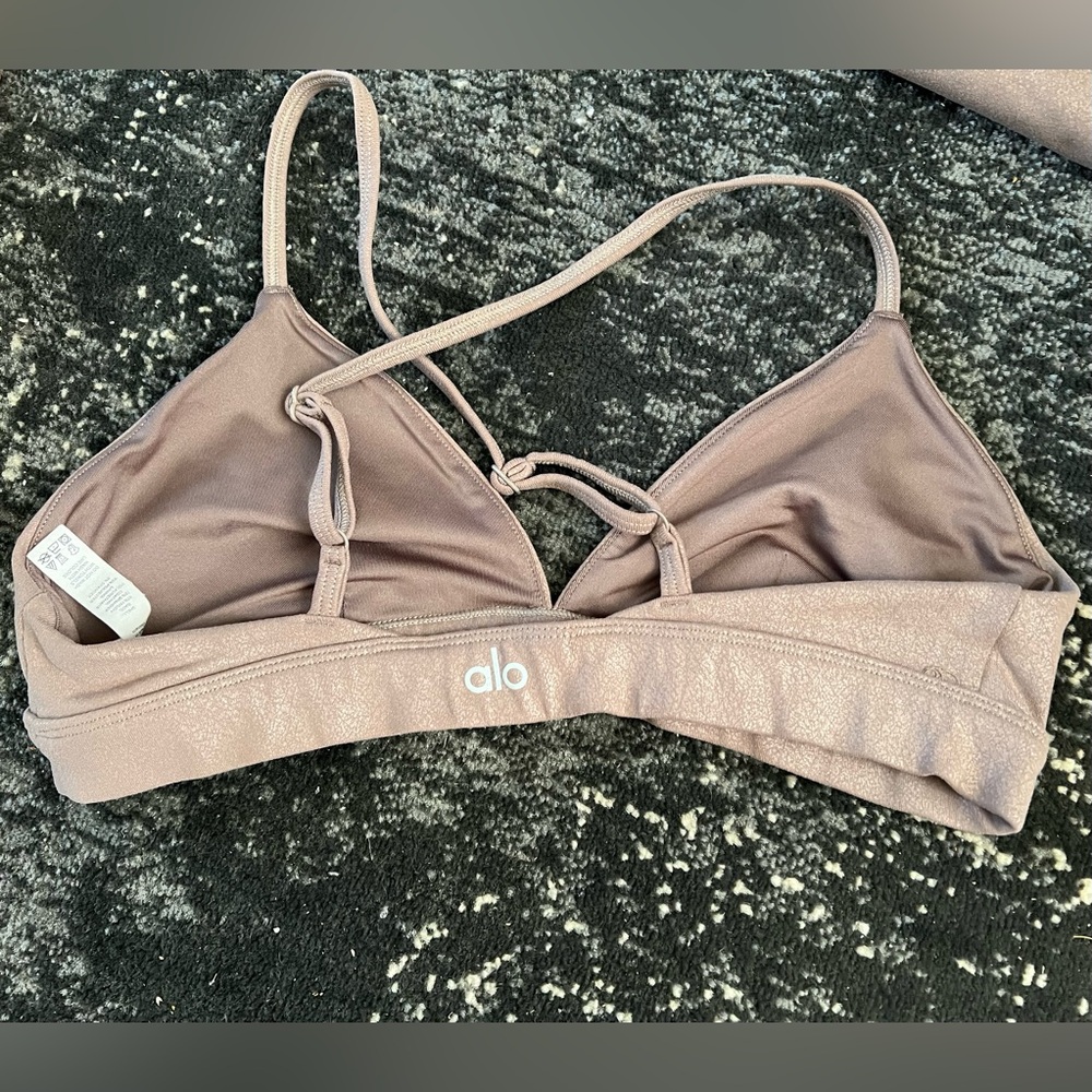 ALO Yoga Shimmering Tan Activewear Set - Picture 5 of 16